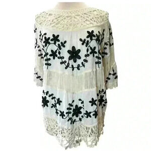 Oliver By Escio Embroidered Flower top